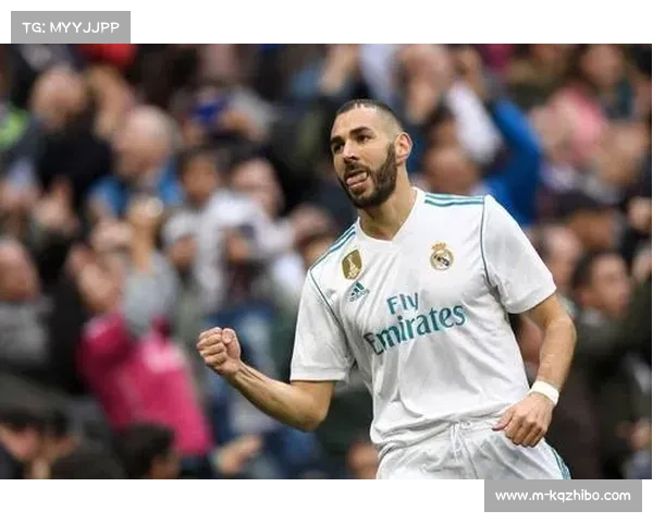 加亚跃起头球攻门瞬间打破僵局